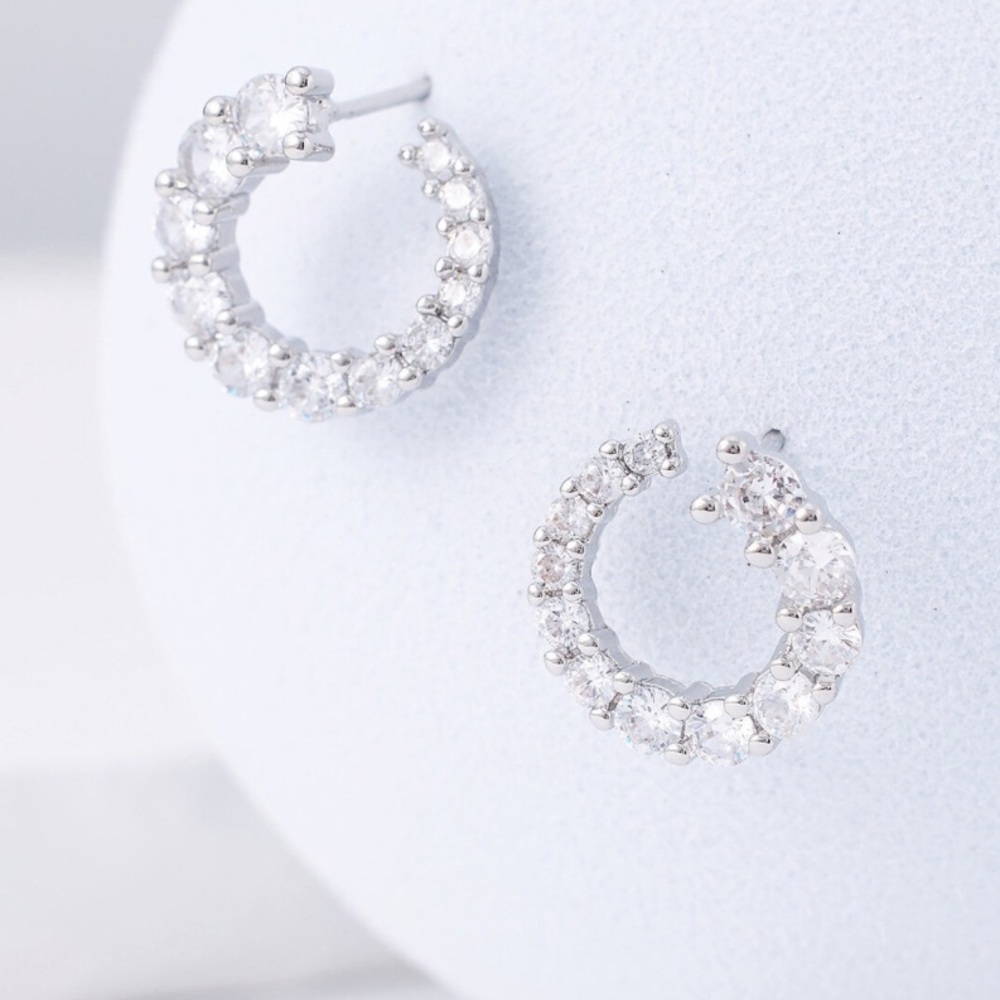 Graduated single prong CZ circle stud earrings
